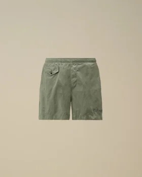 Badshorts med broderad Eco-Chrome R-logotyp