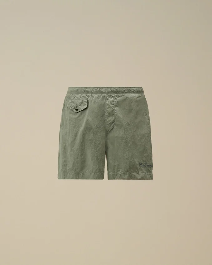 Badshorts med broderad Eco-Chrome R-logotyp