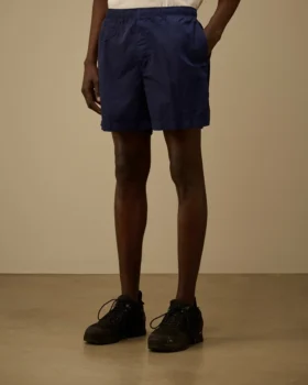 Badshorts med broderad Eco-Chrome R-logotyp