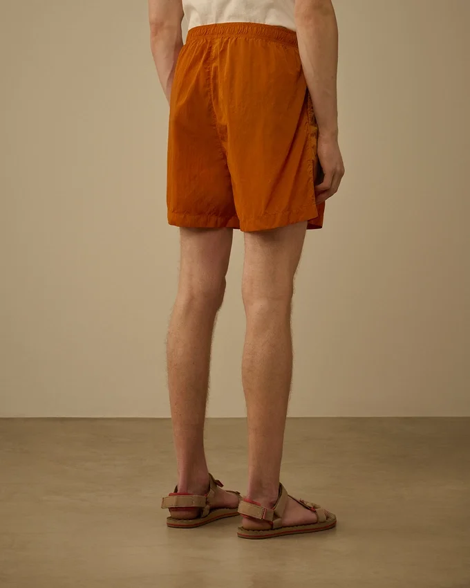 Badshorts med broderad Eco-Chrome R-logotyp