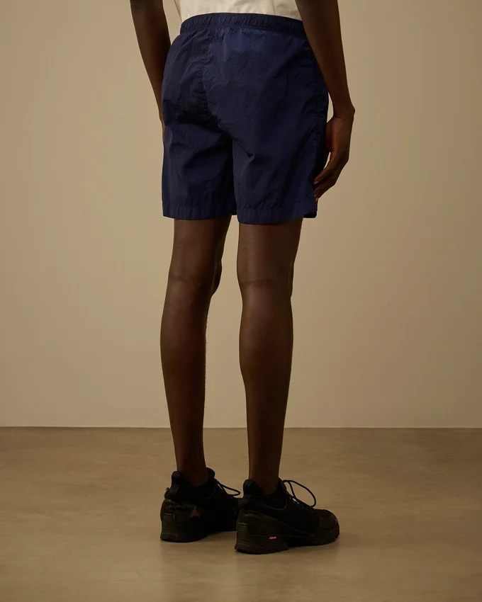Badshorts med broderad Eco-Chrome R-logotyp