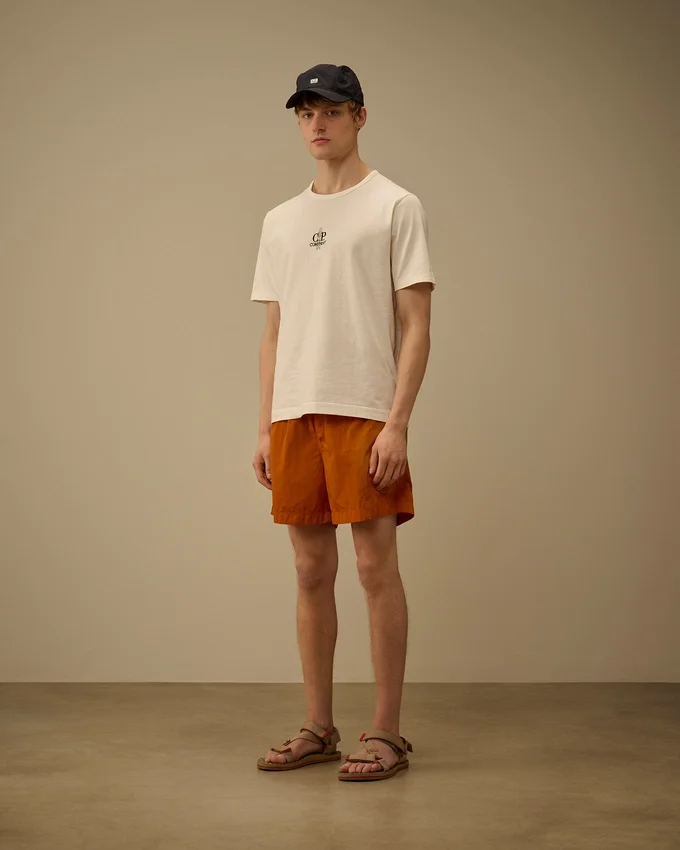 Badshorts med broderad Eco-Chrome R-logotyp