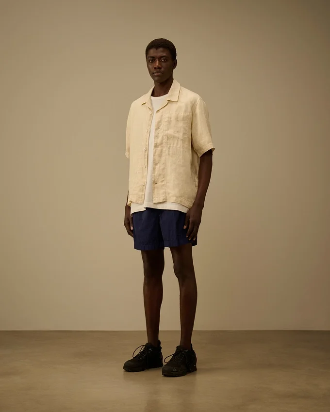 Badshorts med broderad Eco-Chrome R-logotyp
