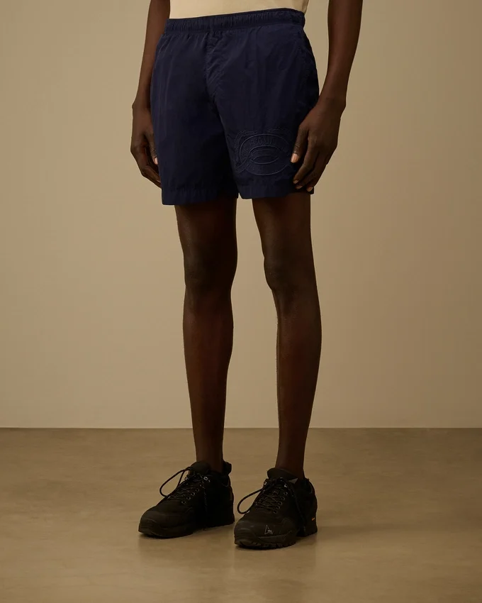 Badshorts med broderat Eco-Chrome-R-motiv
