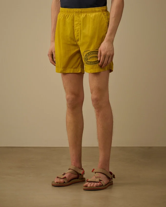 Badshorts med broderat Eco-Chrome-R-motiv
