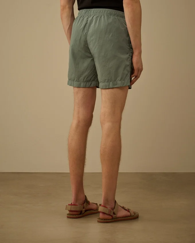 Badshorts med broderat Eco-Chrome-R-motiv