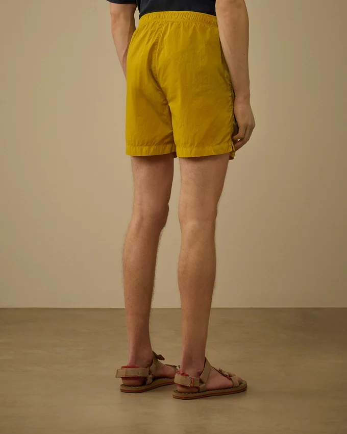 Badshorts med broderat Eco-Chrome-R-motiv