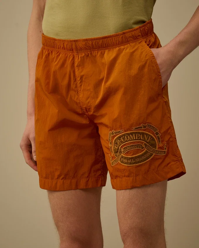Badshorts med broderat Eco-Chrome-R-motiv