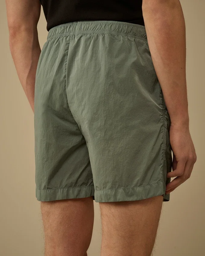 Badshorts med broderat Eco-Chrome-R-motiv