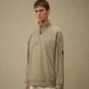 Diagonal Raised Fleece-Sweatshirt med halv dragkedja och Lens-motiv
