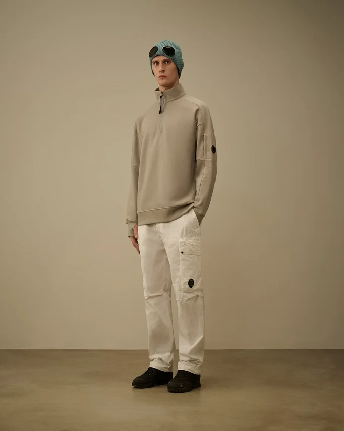 Diagonal Raised Fleece-Sweatshirt med halv dragkedja och Lens-motiv