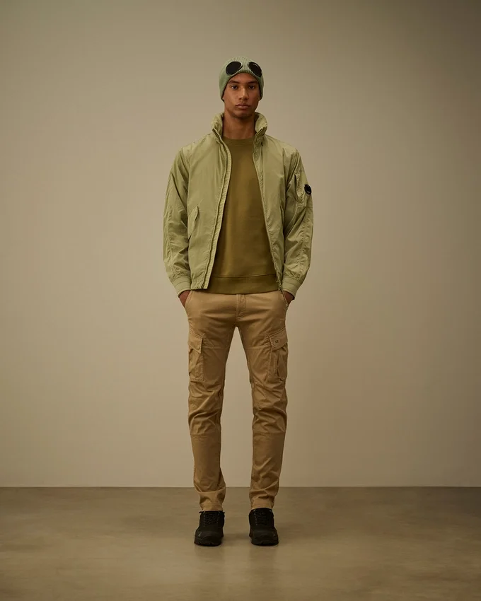Diagonal Raised Fleece-Sweatshirt med rund hals och Lens-glasögon