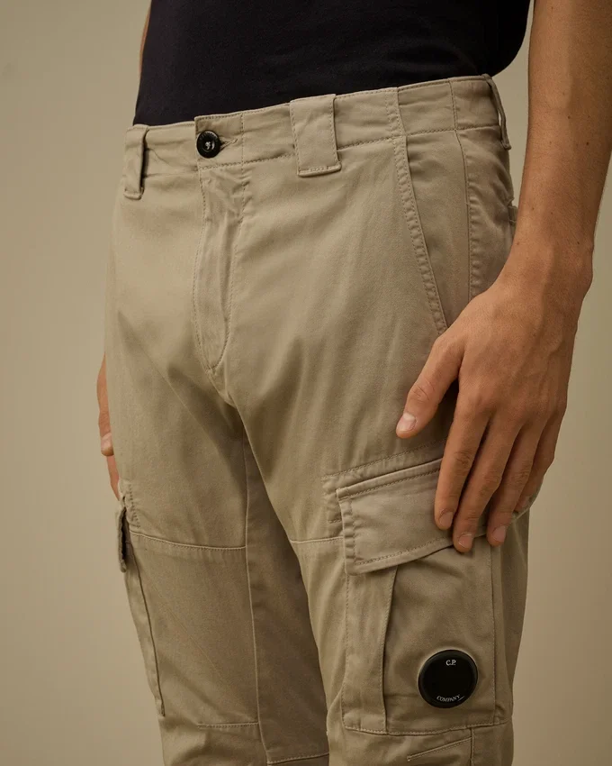 Ergonomiska cargobyxor i stretchsatäng med Lens-linser