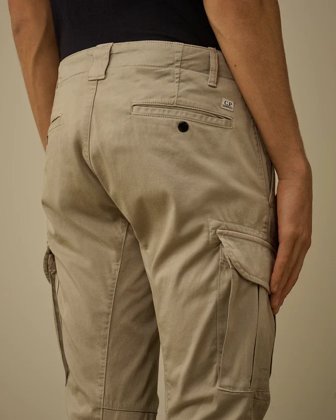 Ergonomiska cargobyxor i stretchsatäng med Lens-linser