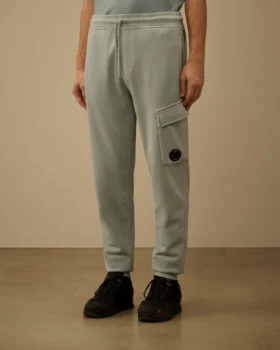 Joggingbyxor i bomullsfleece med diagonalstruktur och Lens-detalj