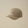 Keps med Chrome-R-logotyp