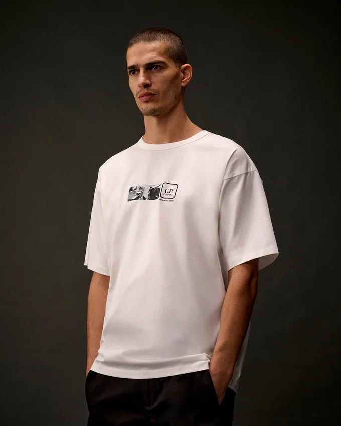 Metropolis Series: T-shirt med korta ärmar i merceriserad jersey och broderi på ryggen