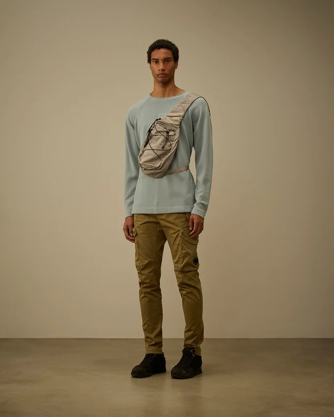 Tjock piqué-Sweatshirt med pigmentfärgning och hög krage