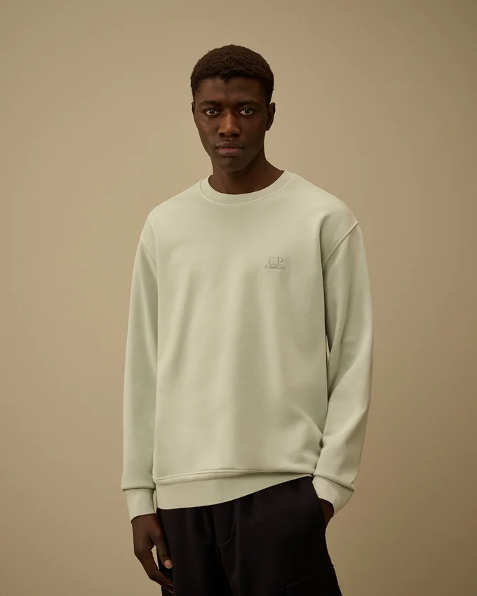 Tröja med rund hals, logotyp och resistfärgad diagonal bomullsfleece