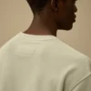 Tröja med rund hals, logotyp och resistfärgad diagonal bomullsfleece
