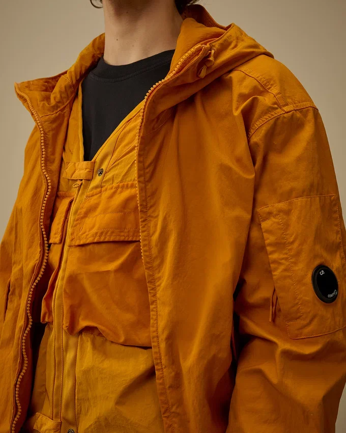 Twill-jacka med huva och skyddsglasögon
